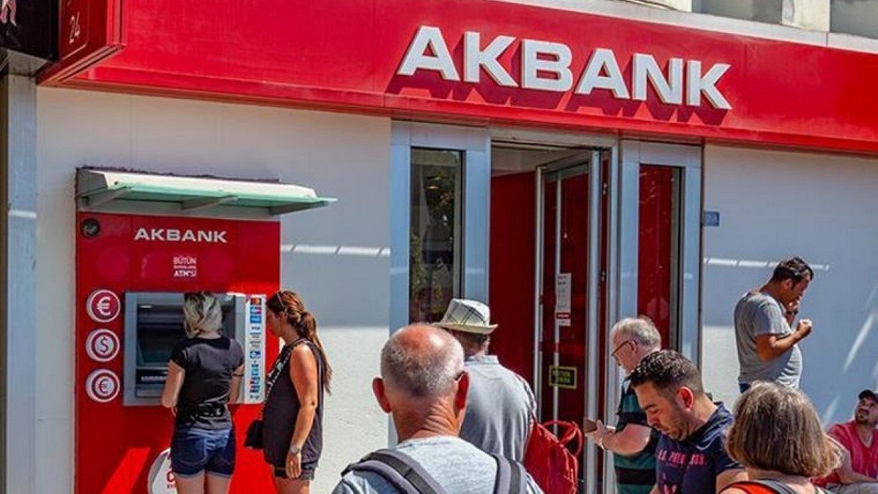 Akbank’tan dev nakit desteği: 400 bin lira kredide ödeme planı belli oldu